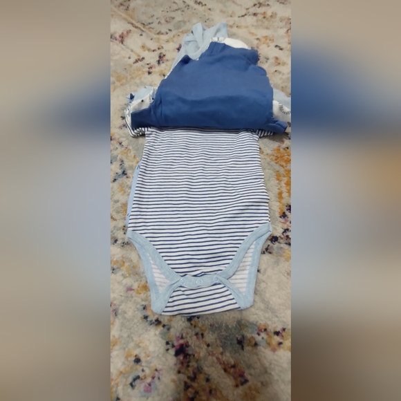 Onesie Set 5pk 6-9 month - Picture 2 of 5